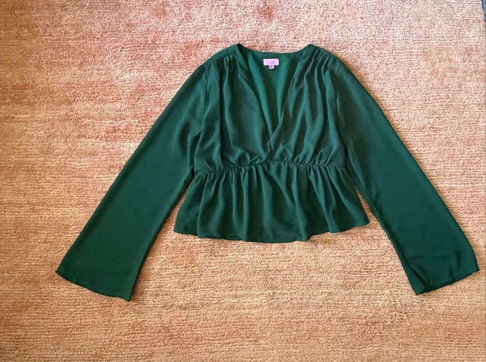 Francesca’s Mi Ami Green Peplum Blouse Size M Deep V Neck Long Sleeve